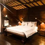 Villa Rumah Kayu
